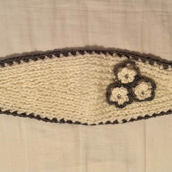 Cold weather cream and gray head band with flower accent. - Picture 3 of 3